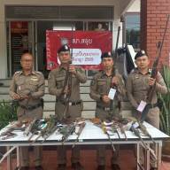 พ.ต.อ.สมภพ  เชื้อทอง ผกก.สภ.สลุย พร้อมด้วยข้าราชการตำรวจ สภ.สลุย ร่วมกันดำเนินการทำลายอาวุธปืนของกลางในคดีอาญาที่ศาลมีคำสั่งให้ริบเป็นของแผ่นดิน